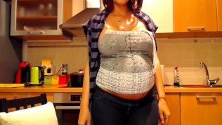 Pregnant MILF playing online while her husband is away